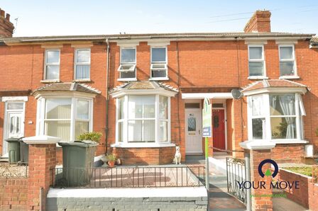 3 bedroom Mid Terrace House for sale
