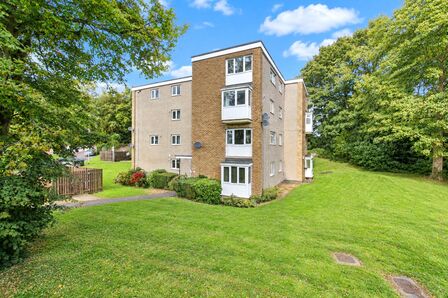 Hoyle Court Road, 3 bedroom Flat to rent, &pound;950 pcm