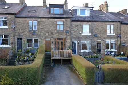 3 bedroom Mid Terrace House for sale