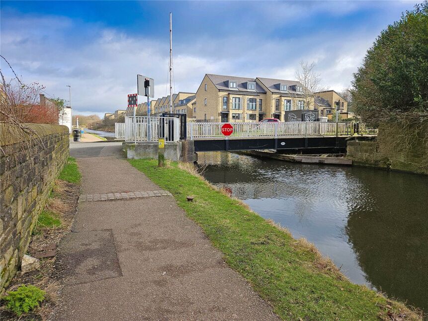 3 bedroom Mid Terrace House for sale, Dockfield Road, Shipley, BD17 £