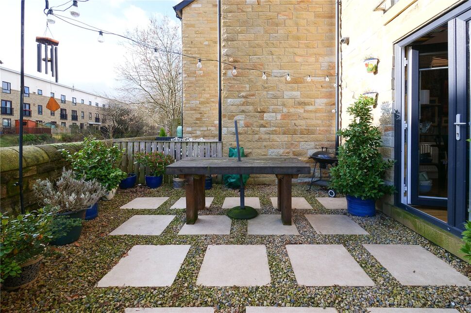 3 bedroom Mid Terrace House for sale, Dockfield Road, Shipley, BD17 £