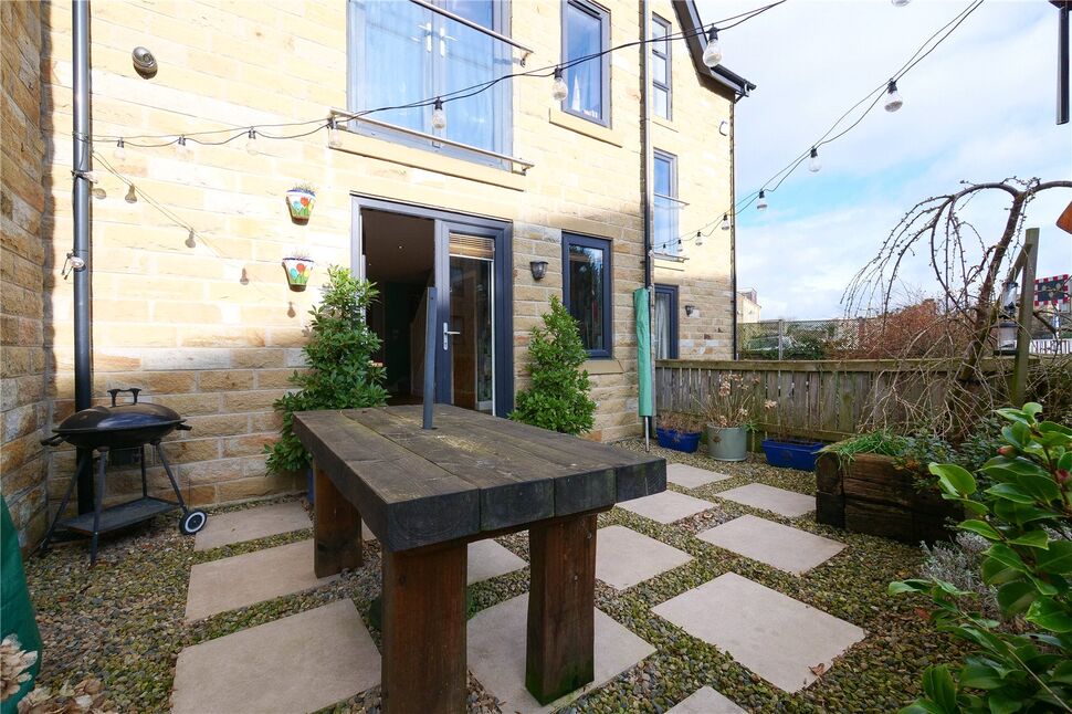 3 bedroom Mid Terrace House for sale, Dockfield Road, Shipley, BD17 £