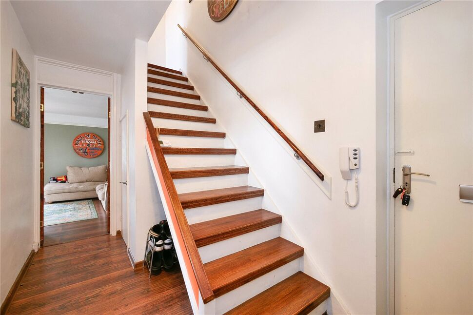 Main image of 2 bedroom Flat for sale, Hoyle Court Road, Baildon, West Yorkshire, BD17