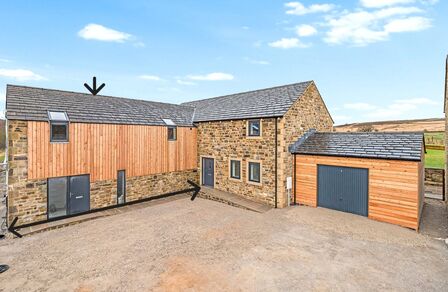 Raines Lane, 3 bedroom Semi Detached House to rent, £1,850 pcm