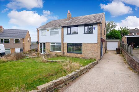 Cornwall Crescent, 3 bedroom Semi Detached House for sale, £285,000