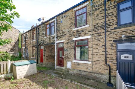 Park Road, 2 bedroom Mid Terrace House for sale, £125,000