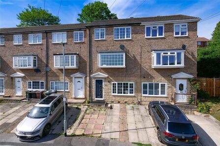 4 bedroom Mid Terrace House for sale