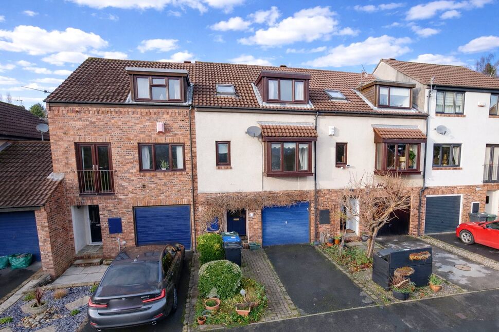 Main image of 2 bedroom Mid Terrace House for sale, Ridgewood Close, Baildon, West Yorkshire, BD17
