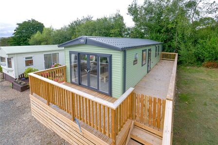 Glen Road, 2 bedroom Detached Property for sale, £70,000