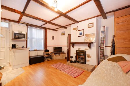 1 bedroom Mid Terrace House for sale