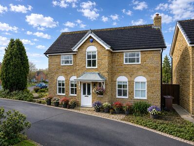 Highmoor Walk, 4 bedroom Detached House for sale, &pound;440,000