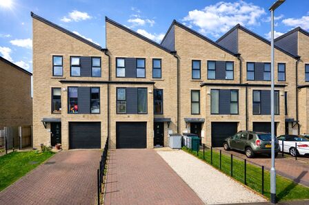 4 bedroom Mid Terrace House for sale