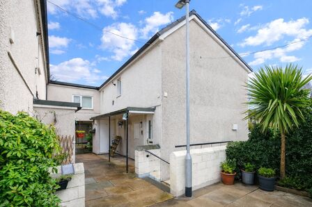 Dewhirst Close, 1 bedroom Flat for sale, &pound;77,950