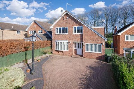 Hoyle Court Road, 4 bedroom Detached House for sale, &pound;430,000