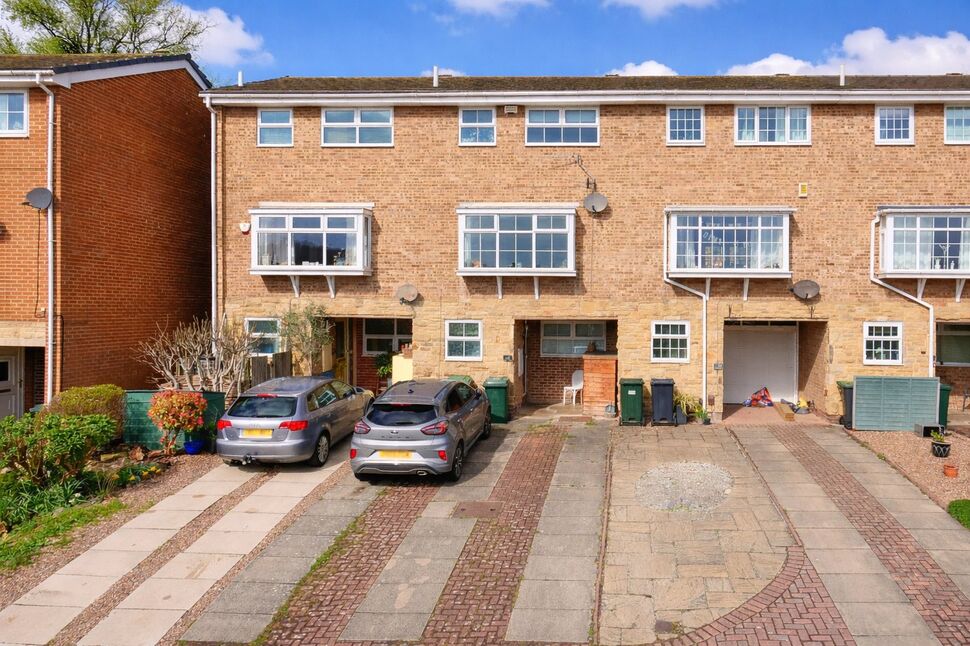 3 bedroom Mid Terrace House for sale