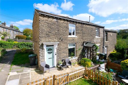 Stone Fold, 2 bedroom End Terrace House for sale, &pound;220,000