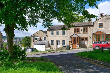 Upper Green, 2 bedroom Mid Terrace House for sale, &pound;200,000