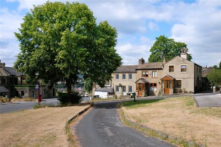 Upper Green, 2 bedroom Mid Terrace House for sale, &pound;195,000