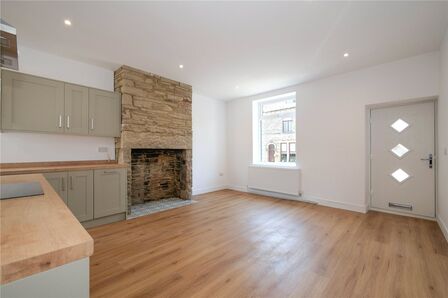 2 bedroom Mid Terrace House for sale