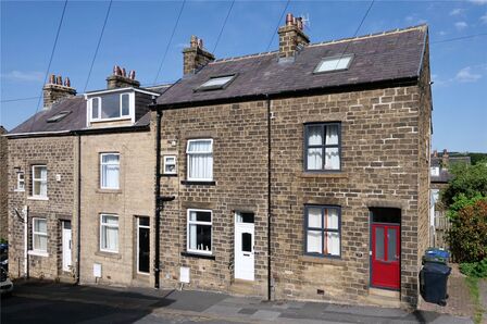 3 bedroom Mid Terrace House for sale