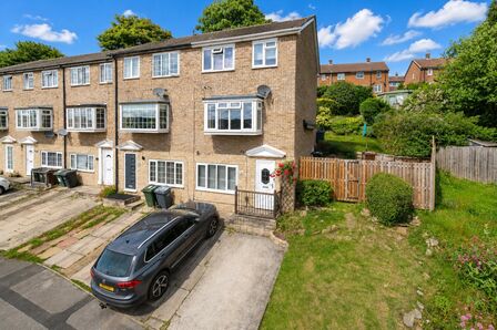 4 bedroom End Terrace House for sale