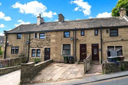 2 bedroom Mid Terrace House for sale