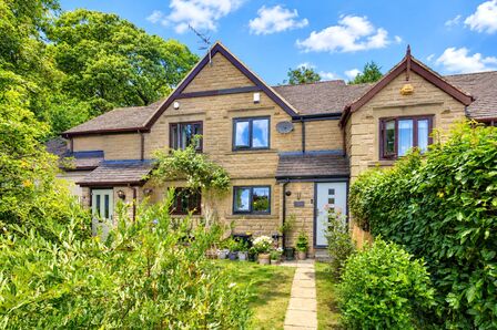 Bescaby Grove, 2 bedroom Mid Terrace House for sale, &pound;240,000