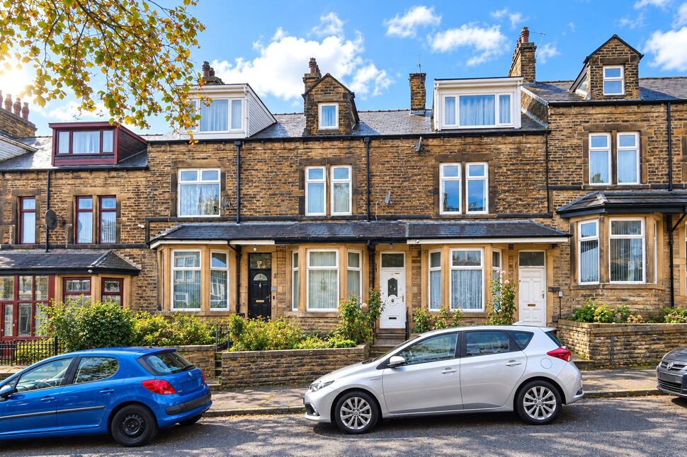 4 bedroom Mid Terrace House for sale