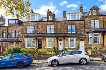 4 bedroom Mid Terrace House for sale