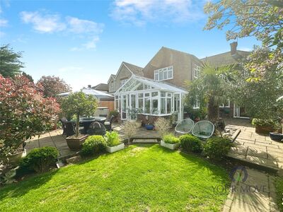 Linden Avenue, 4 bedroom Detached House for sale, £635,000