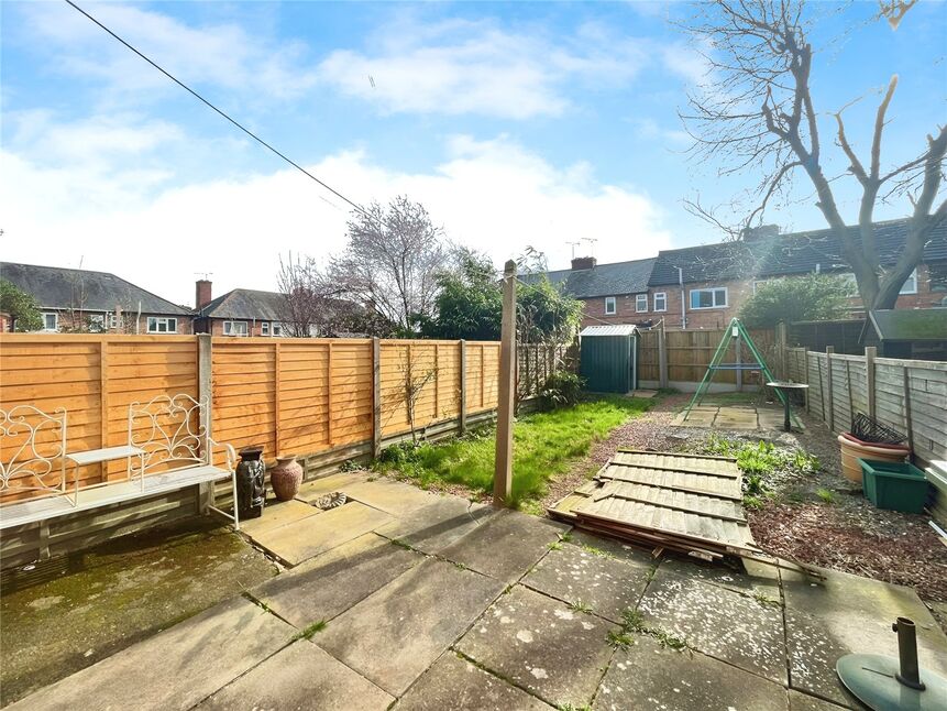 2 bedroom Mid Terrace House for sale, Chatsworth Avenue, Wigston, LE18