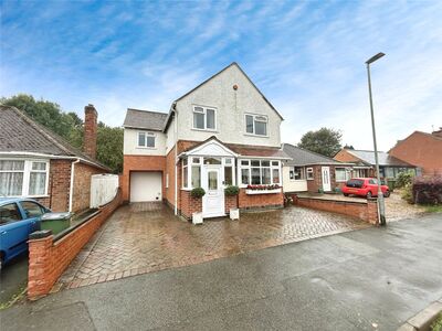 Grange Drive, Detached House to rent, £1,700 pcm