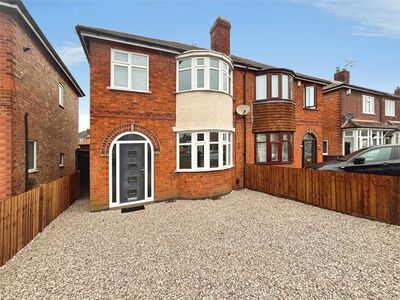 Alton Road, 3 bedroom Semi Detached House to rent, &pound;1,400 pcm
