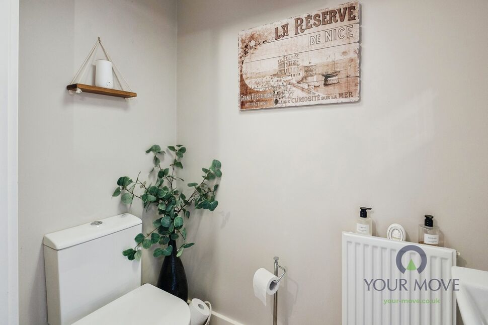 En-Suite Bathroom