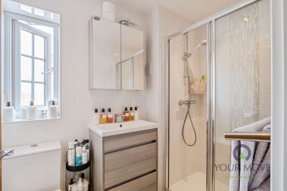En-Suite Bathroom