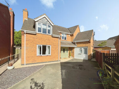 Wavertree Close, 4 bedroom Detached House for sale, &pound;580,000
