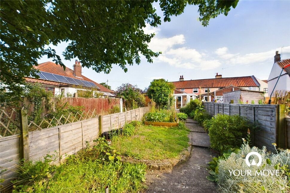 2 bedroom Mid Terrace House for sale, Beccles Road, Bungay, NR35 £160,000