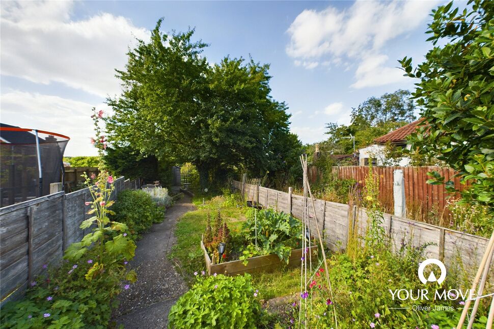 2 bedroom Mid Terrace House for sale, Beccles Road, Bungay, NR35 £160,000