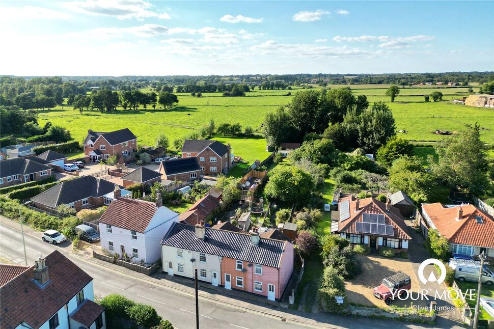 2 bedroom Mid Terrace House for sale, Beccles Road, Bungay, NR35 £160,000