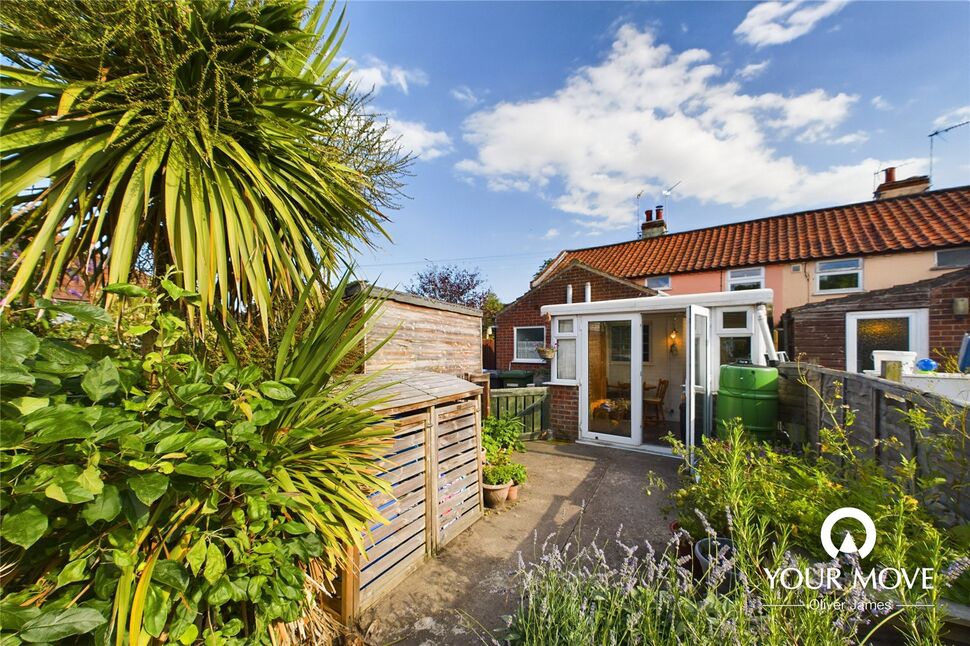 2 bedroom Mid Terrace House for sale, Beccles Road, Bungay, NR35 £160,000