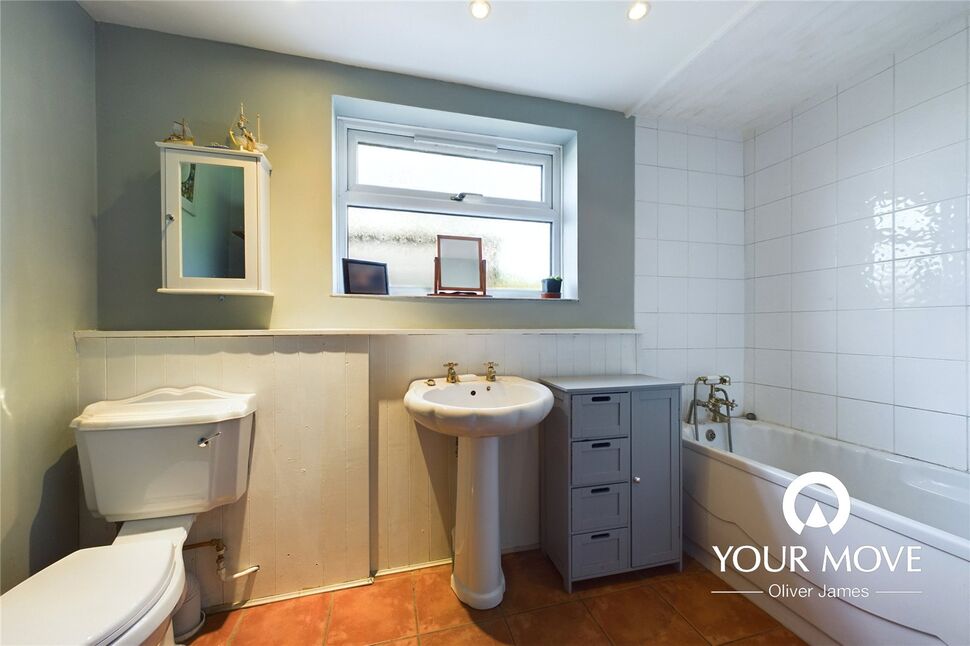 4 bedroom Semi Detached House for sale, Loddon Road, Toft Monks, NR34