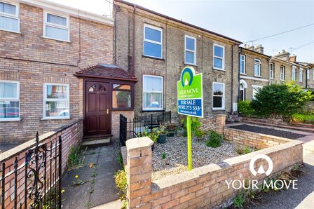 Fair Close, 4 bedroom Mid Terrace House for sale, £230,000