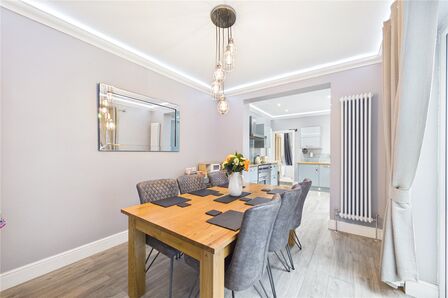 3 bedroom Mid Terrace House for sale