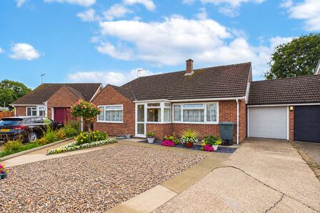 Turner Close, 2 bedroom Detached Bungalow for sale, &pound;375,000