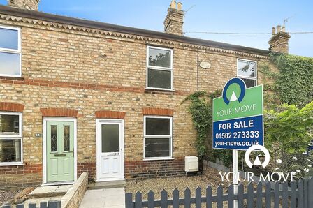2 bedroom Mid Terrace House for sale