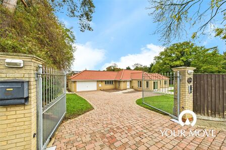 Lowestoft Road, 4 bedroom Detached Bungalow for sale, £700,000