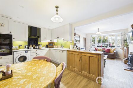 3 bedroom Mid Terrace House for sale