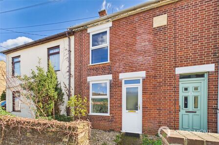 3 bedroom Mid Terrace House for sale