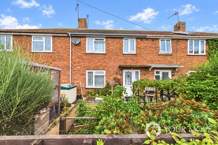 3 bedroom Mid Terrace House for sale