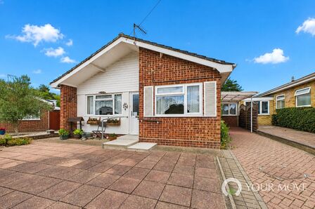 Ronden Close, 3 bedroom Detached Bungalow for sale, &pound;260,000